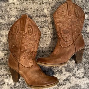 Very volatile brown boots, size 10